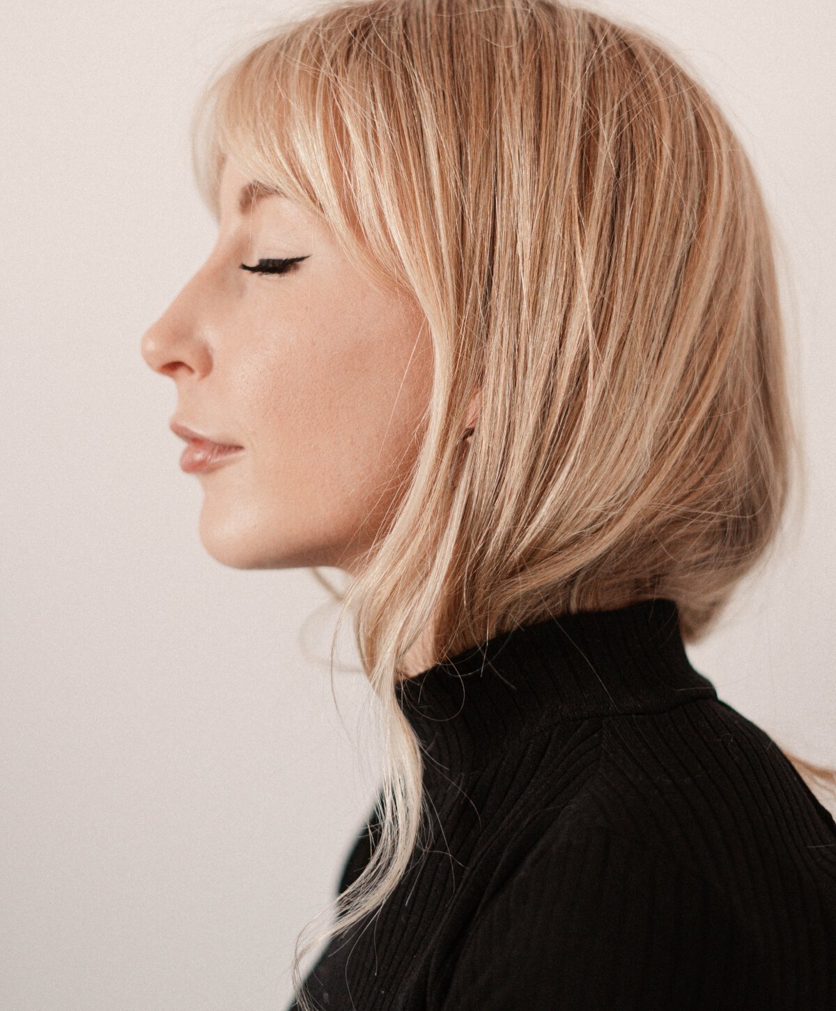 facial contouring Sacramento model wearing a black top