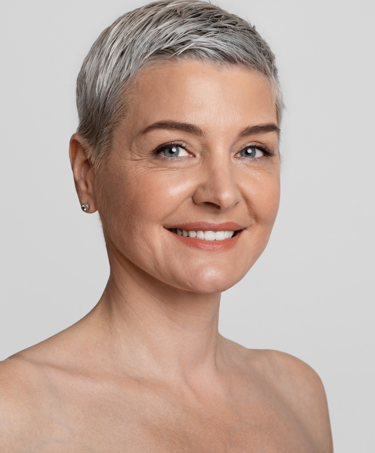 Roseville Thread Lift model with brown hair